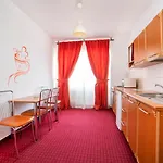 Апартаменти West Gate Бухарест